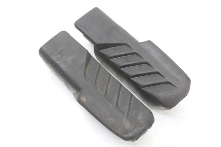 photo de PAIRE CALE PIED ARRIERE HONDA FES S-WING SWING ABS 125 (2007 - 2015) - Zoom état d’usage
