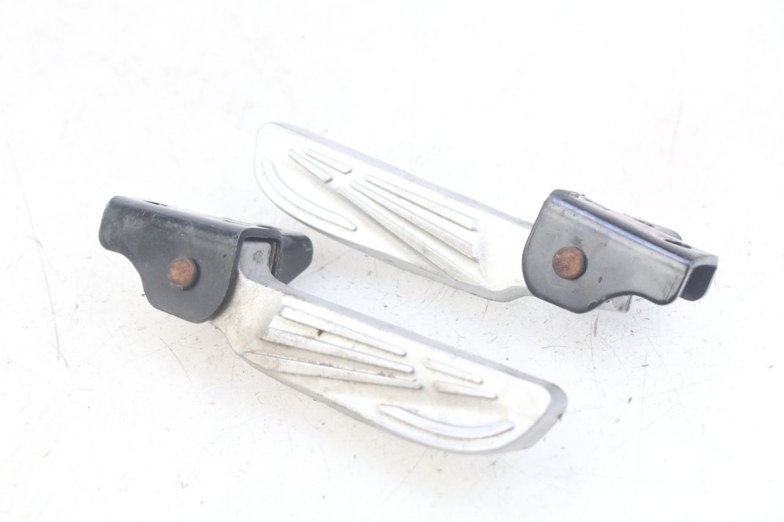 photo de PAIRE CALE PIED ARRIERE SYM FIDDLE 3 III 125 (2014 - 2020) - Vue principale