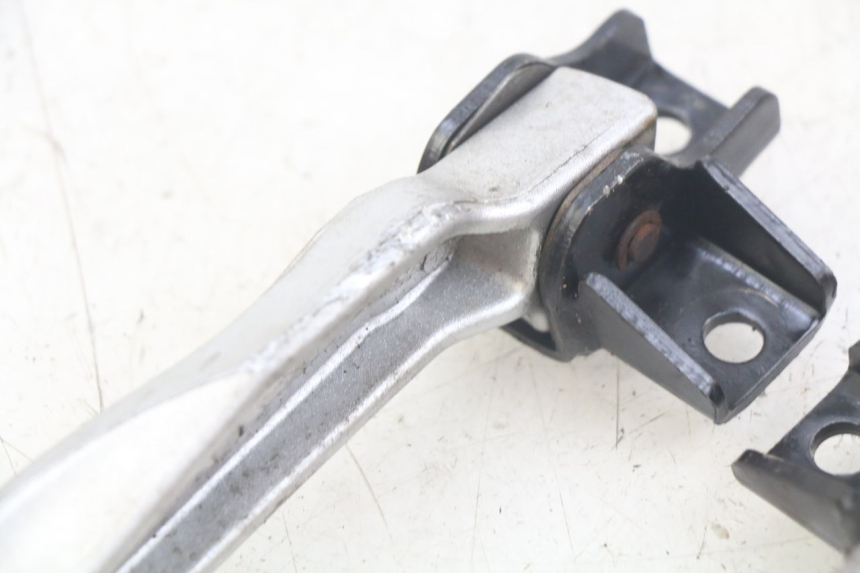 photo de PAIRE CALE PIED ARRIERE SYM FIDDLE 3 III 125 (2014 - 2020) - Zoom état d’usage