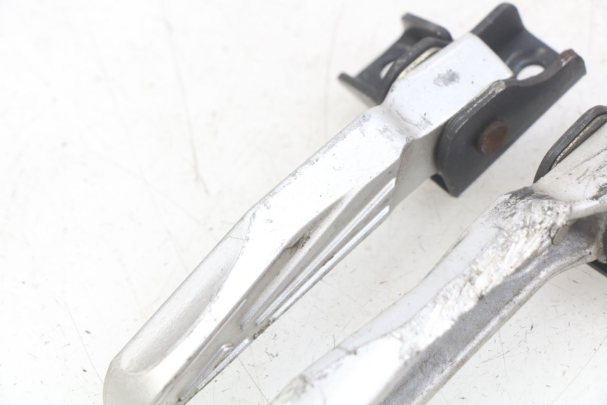 photo de PAIRE CALE PIED ARRIERE SYM FIDDLE 3 III 125 (2014 - 2020) - Vue d’ensemble