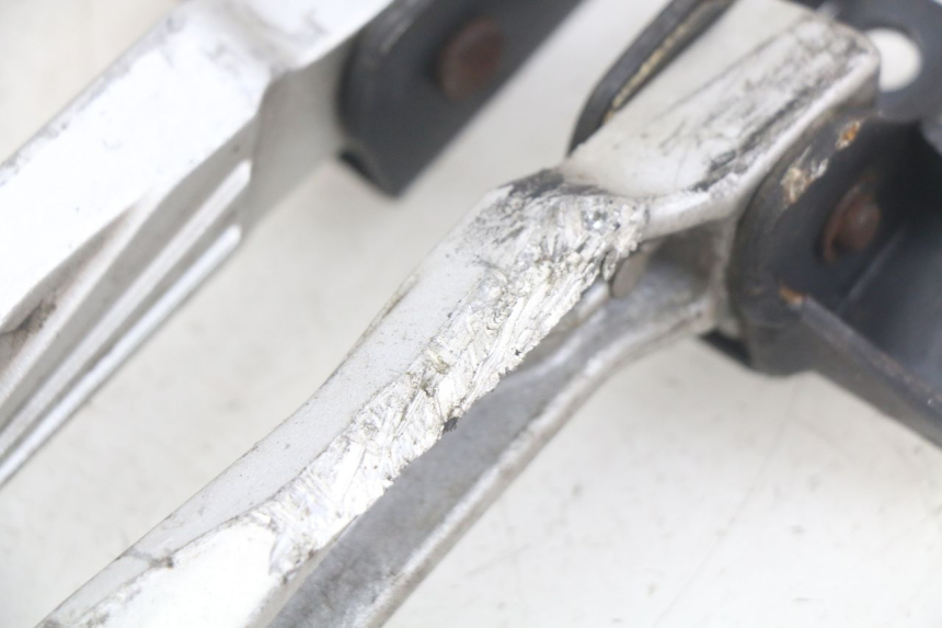 photo de PAIRE CALE PIED ARRIERE SYM FIDDLE 3 III 125 (2014 - 2020) - Points de fixation