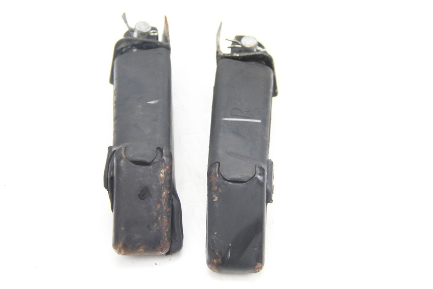 photo de PAIRE CALE PIED ARRIERE MBK FLIPPER 115 (2013 - 2017) - Gros plan technique