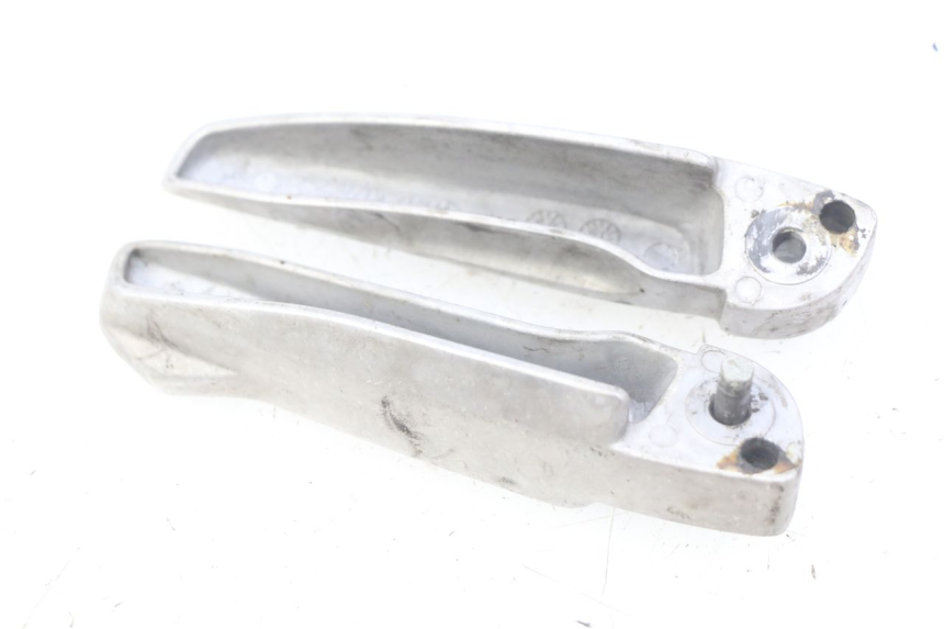 photo de PAIRE CALE PIED ARRIERE HONDA FORZA 125 (2015 - 2016) - Zoom état d’usage