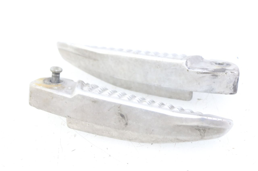 photo de PAIRE CALE PIED ARRIERE HONDA FORZA 125 (2015 - 2016) - Autre angle de vue