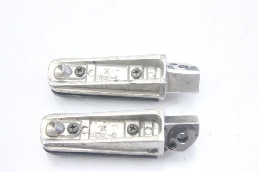 photo de PAIRE CALE PIED ARRIERE YAMAHA FZS FAZER 600 (1998 - 2001) - Zoom état d’usage