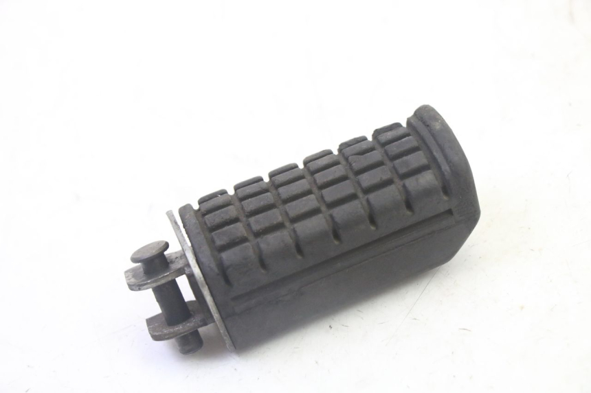 photo de PAIRE CALE PIED ARRIERE DAELIM HISTORY 125 (2001 - 2002) - Autre angle de vue