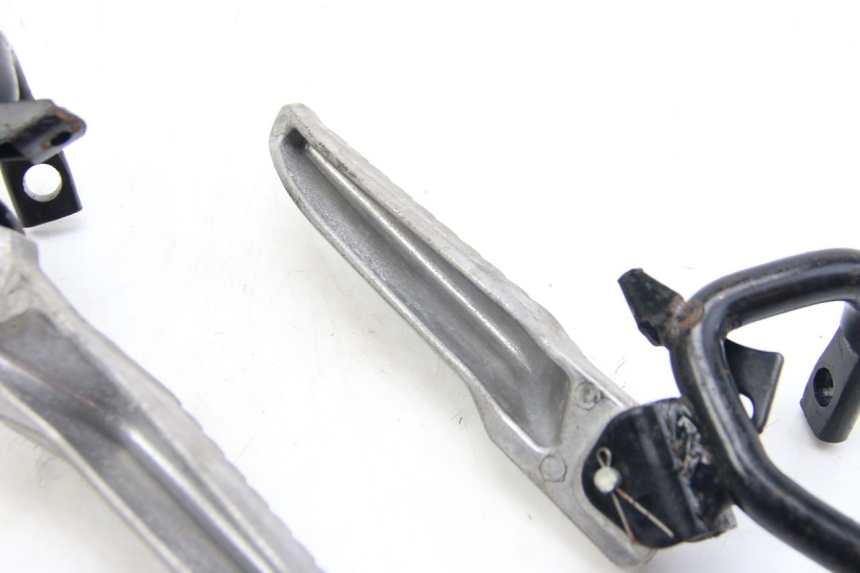 photo de PAIRE CALE PIED ARRIERE REVATTO IMPERATOR 125 (2007 - 2015) - Autre angle de vue