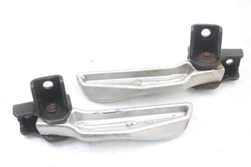 photo de PAIRE CALE PIED ARRIERE SYM JET 14 4T 50 (2018 - 2022) - Autre angle de vue