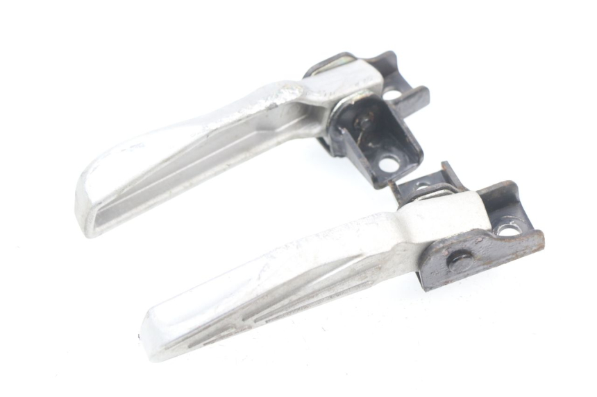 photo de PAIRE CALE PIED ARRIERE SYM JET 4 50 (2010 - 2014) - Autre angle de vue