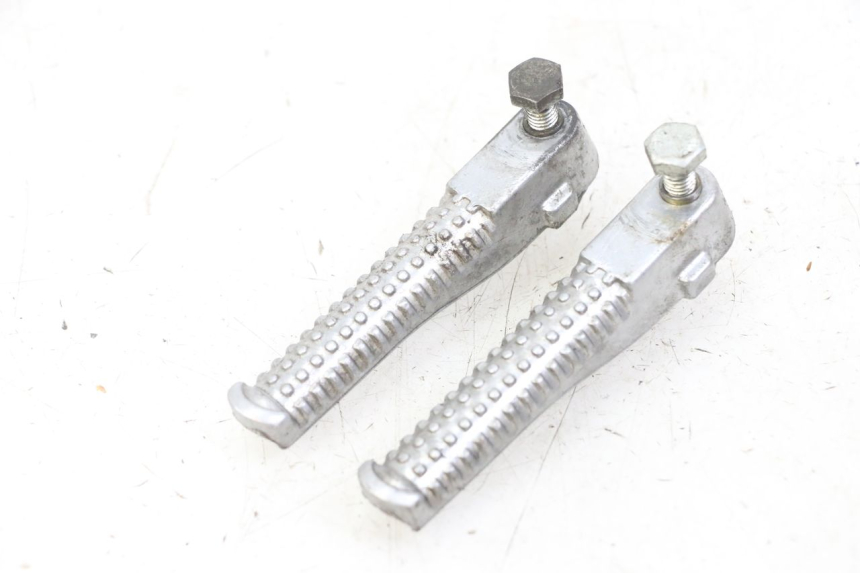 photo de PAIRE CALE PIED ARRIERE PEUGEOT JET FORCE CARBU 50 (2003 - 2016) - Vue principale