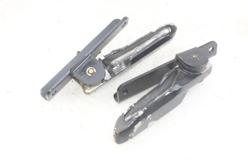 photo de PAIRE CALE PIED ARRIERE SYM JET SPORT XR 50 (2006 - 2015) - Détail de la pièce