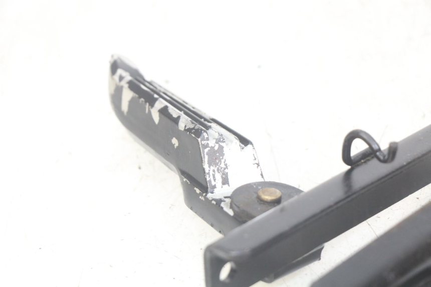 photo de PAIRE CALE PIED ARRIERE SYM JET SPORT XR 50 (2006 - 2015) - Autre angle de vue