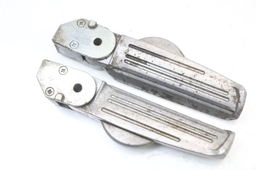 photo de PAIRE CALE PIED ARRIERE SYM JOYRIDE EVO 125 (2009 - 2016) - Autre angle de vue