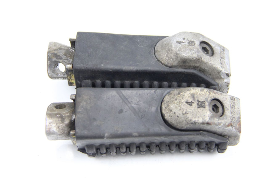 photo de PAIRE CALE PIED ARRIERE BMW K100 1000 (1982 - 1990) - Zoom état d’usage