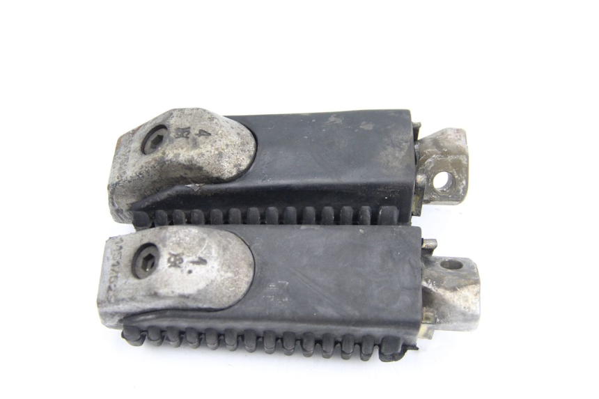 photo de PAIRE CALE PIED ARRIERE BMW K100 1000 (1982 - 1990) - Gros plan technique