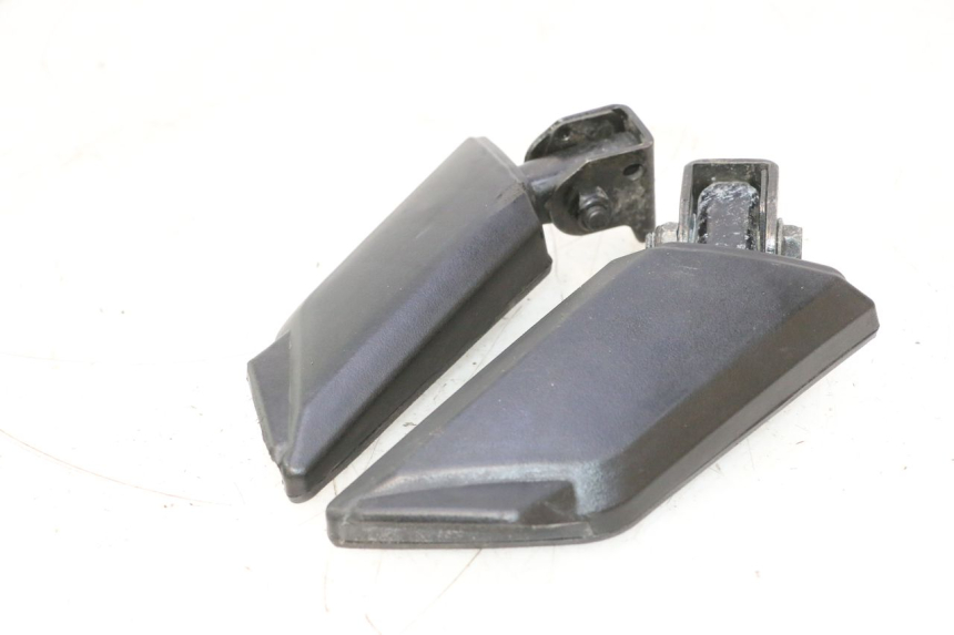 photo de PAIRE CALE PIED ARRIERE PEUGEOT KISBEE 2T 50 (2010 - 2017) - Autre angle de vue