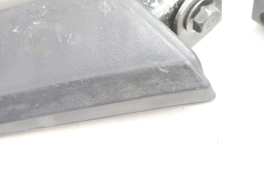 photo de PAIRE CALE PIED ARRIERE PEUGEOT KISBEE 2T 50 (2010 - 2017) - Vue rapprochée