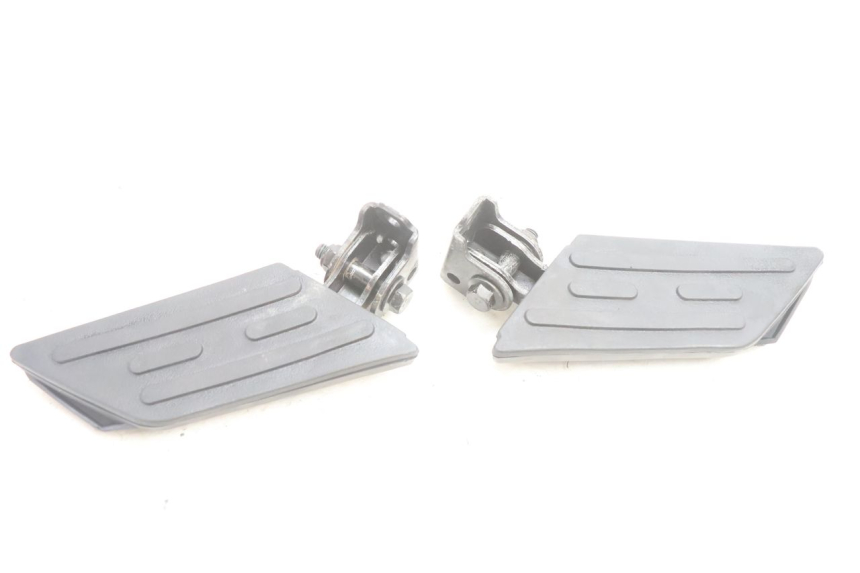 photo de PAIRE CALE PIED ARRIERE PEUGEOT KISBEE 2T 50 (2010 - 2017) - Zoom état d’usage
