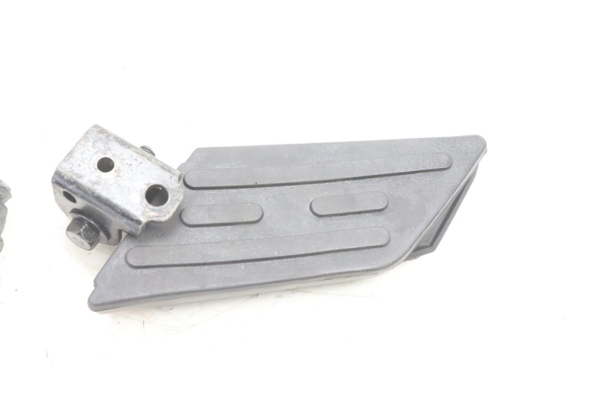 photo de PAIRE CALE PIED ARRIERE PEUGEOT KISBEE 2T 50 (2010 - 2017) - Gros plan technique
