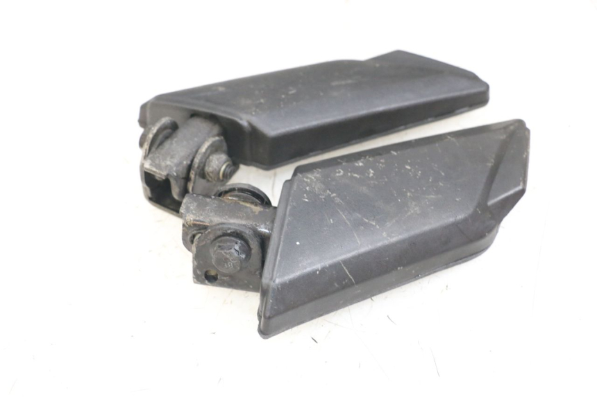 photo de PAIRE CALE PIED ARRIERE PEUGEOT KISBEE 4T 50 (2010 - 2017) - Zoom état d’usage