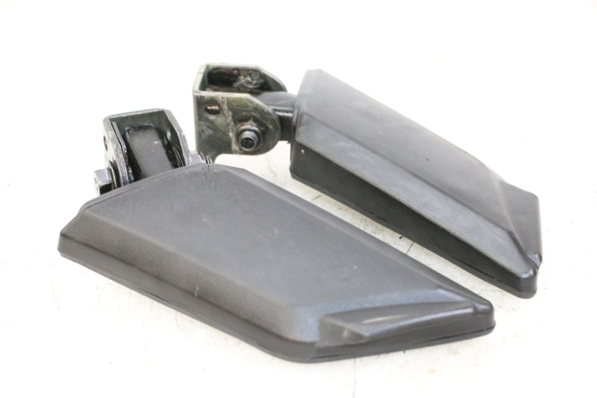 photo de PAIRE CALE PIED ARRIERE PEUGEOT KISBEE 4T 50 (2018 - 2022) - Zoom état d’usage