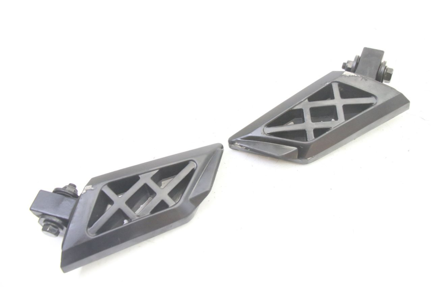 photo de PAIRE CALE PIED ARRIERE PEUGEOT KISBEE 4T 50 (2018 - 2022) - État de surface