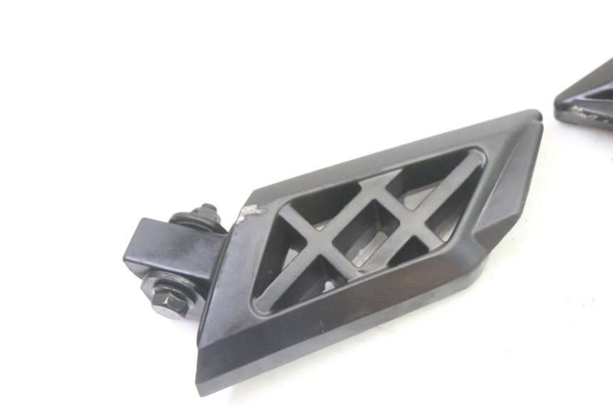 photo de PAIRE CALE PIED ARRIERE PEUGEOT KISBEE 4T 50 (2018 - 2022) - Pièce contrôlée