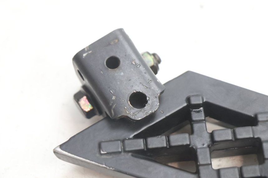 photo de PAIRE CALE PIED ARRIERE PEUGEOT KISBEE 4T 50 (2018 - 2022) - Zoom état d’usage