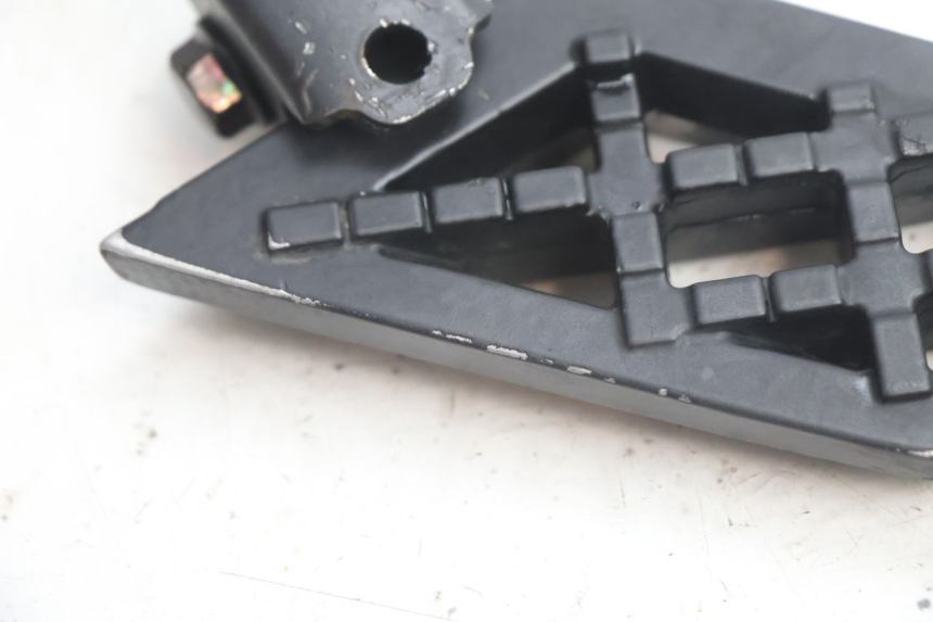 photo de PAIRE CALE PIED ARRIERE PEUGEOT KISBEE 4T 50 (2018 - 2022) - Autre angle de vue