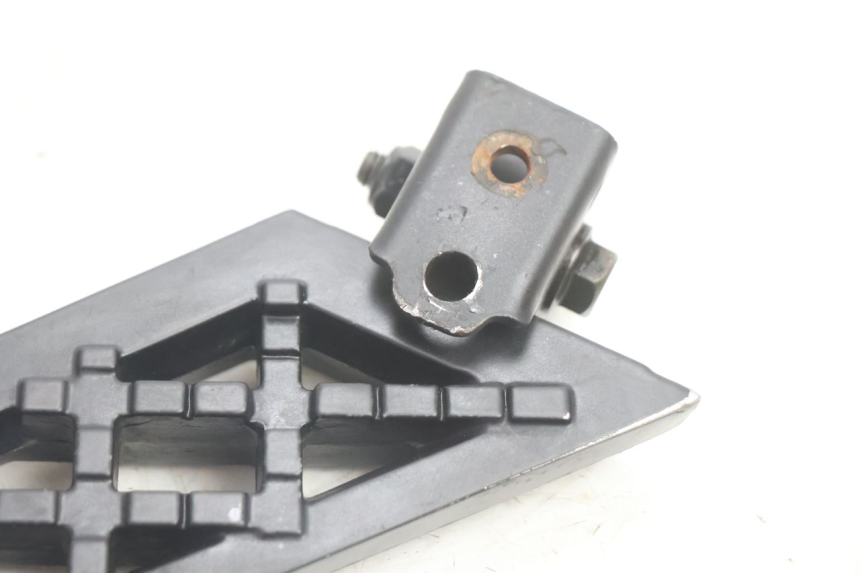 photo de PAIRE CALE PIED ARRIERE PEUGEOT KISBEE 4T 50 (2018 - 2022) - Points de fixation