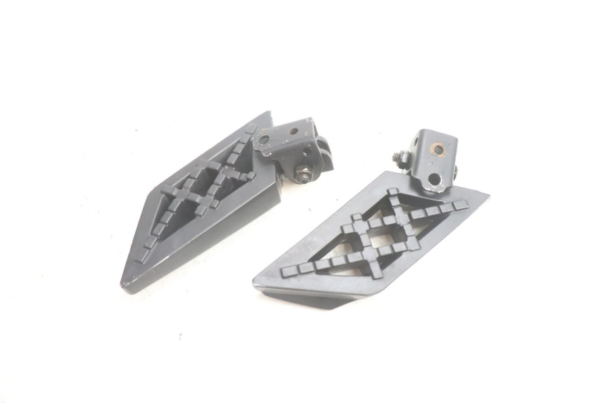 photo de PAIRE CALE PIED ARRIERE PEUGEOT KISBEE 4T 50 (2018 - 2022) - Marquages et références