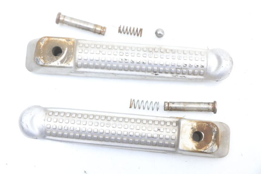 photo de PAIRE CALE PIED ARRIERE RENAULT KOURANOS 125 (2001 - 2004) - Vue principale