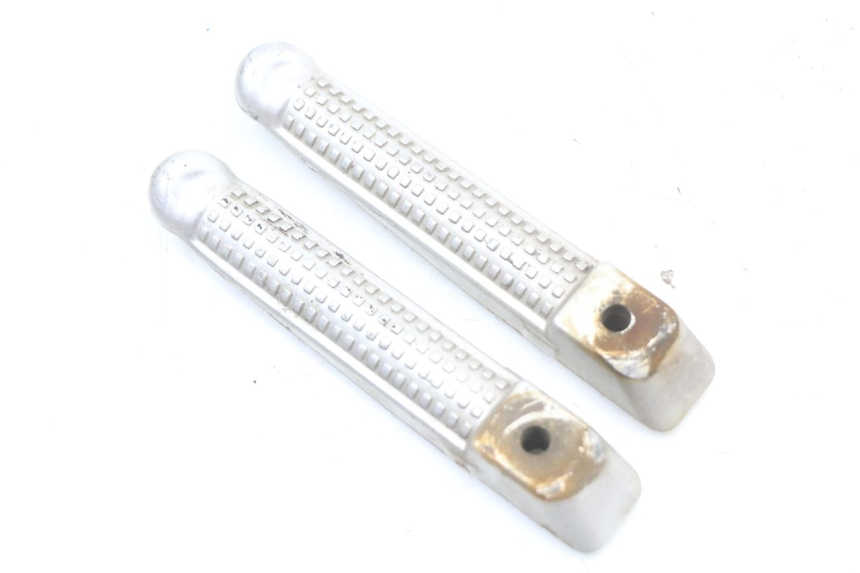 photo de PAIRE CALE PIED ARRIERE RENAULT KOURANOS 125 (2001 - 2004) - Autre angle de vue