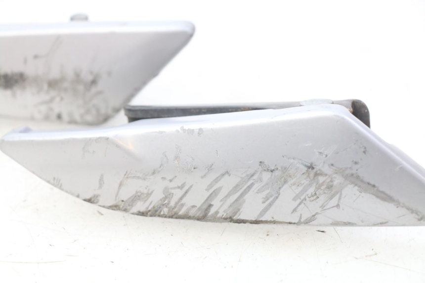 photo de PAIRE CALE PIED ARRIERE PIAGGIO LIBERTY IGET 4T 50 (2015 - 2020) - Autre angle de vue