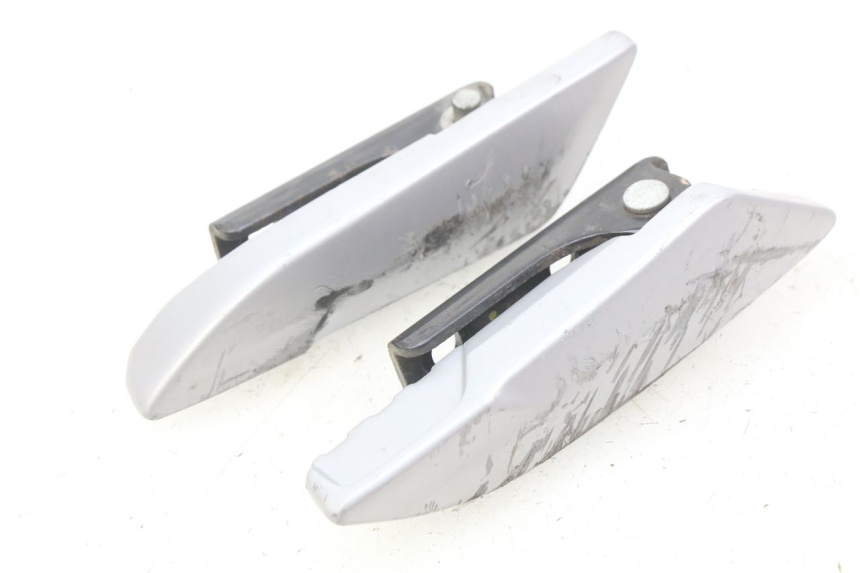 photo de PAIRE CALE PIED ARRIERE PIAGGIO LIBERTY IGET 4T 50 (2015 - 2020) - Gros plan technique