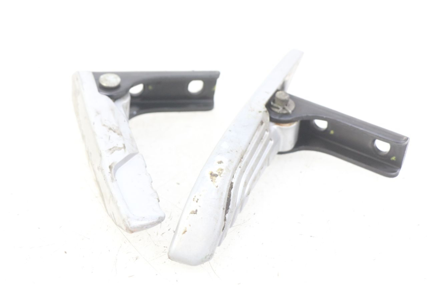 photo de PAIRE CALE PIED ARRIERE PIAGGIO LIBERTY IGET 4T 50 (2015 - 2020) - Zoom état d’usage