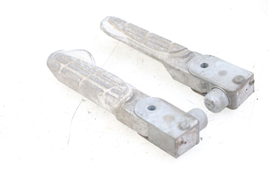 photo de PAIRE CALE PIED ARRIERE KYMCO LIKE 125 (2009 - 2016) - Autre angle de vue