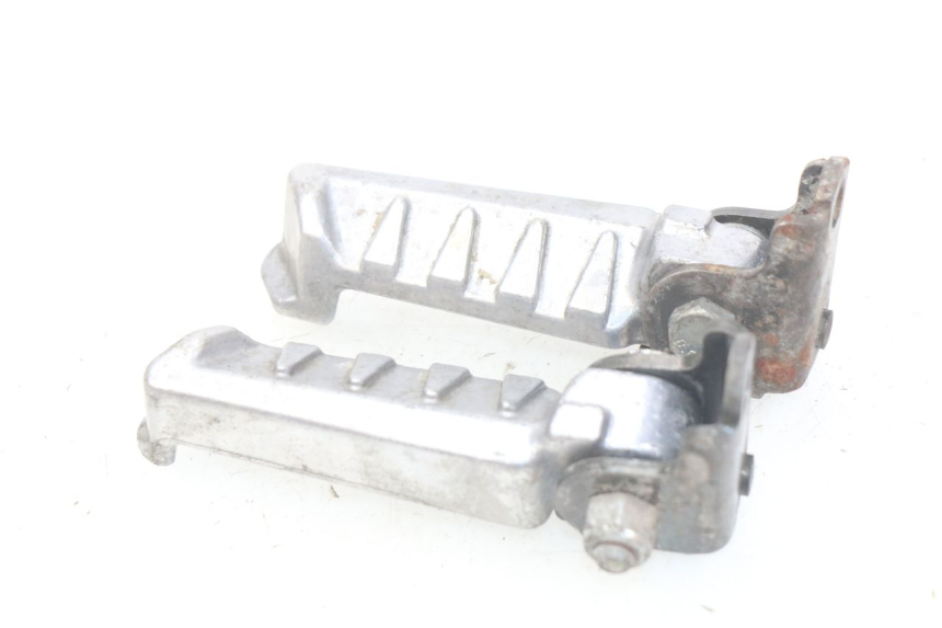 photo de PAIRE CALE PIED ARRIERE PEUGEOT LUDIX BLASTER 50 (2006 - 2014) - Vue principale