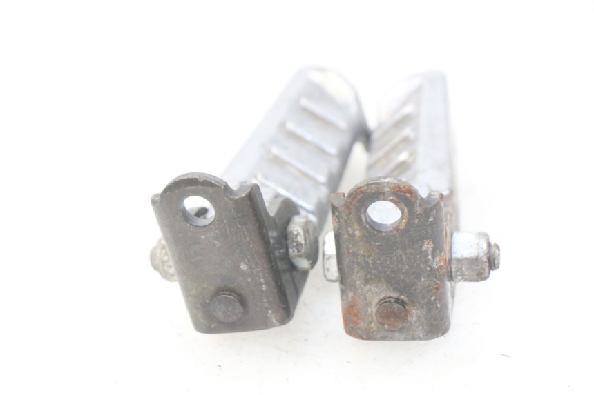 photo de PAIRE CALE PIED ARRIERE PEUGEOT LUDIX BLASTER 50 (2006 - 2014) - Gros plan technique