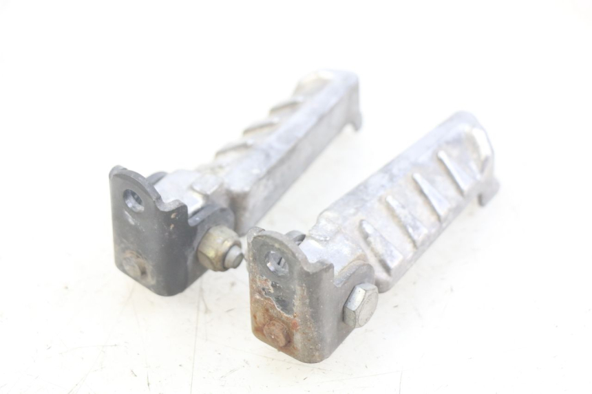 photo de PAIRE CALE PIED ARRIERE PEUGEOT LUDIX 50 (2005 - 2007) - Zoom état d’usage