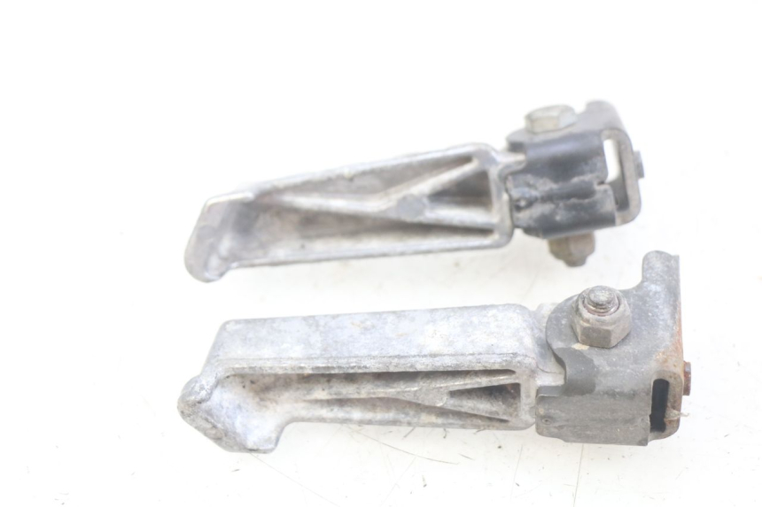 photo de PAIRE CALE PIED ARRIERE PEUGEOT LUDIX 50 (2005 - 2007) - Autre angle de vue