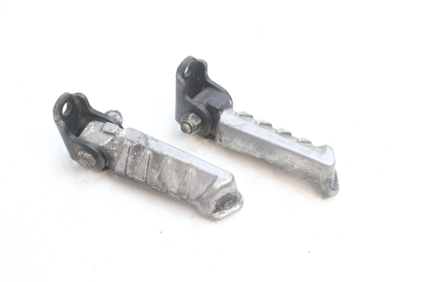 photo de PAIRE CALE PIED ARRIERE PEUGEOT LUDIX ONE 50 (2004 - 2013) - Détail de la pièce