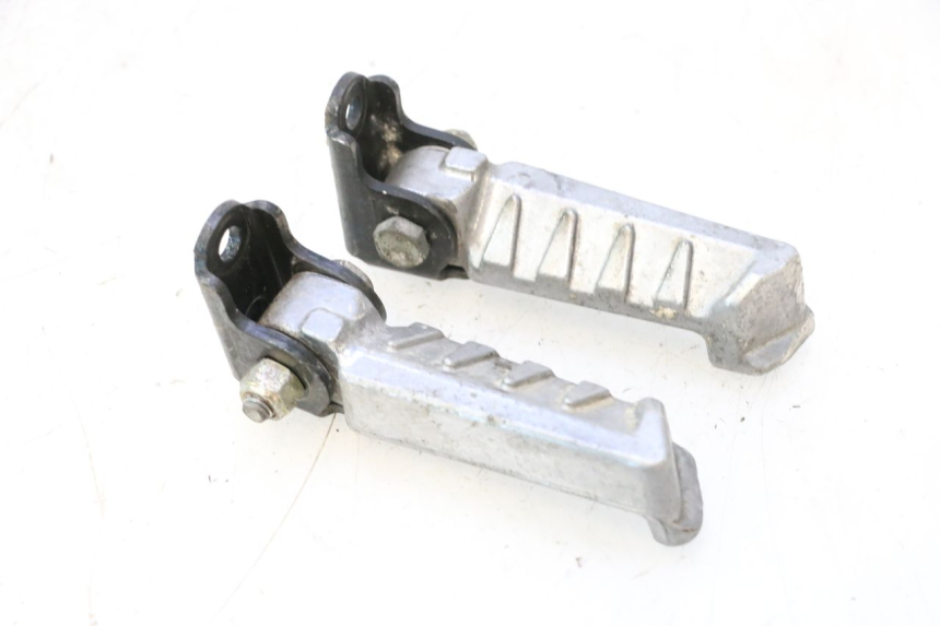 photo de PAIRE CALE PIED ARRIERE PEUGEOT LUDIX ONE 50 (2004 - 2006) - Vue d’ensemble