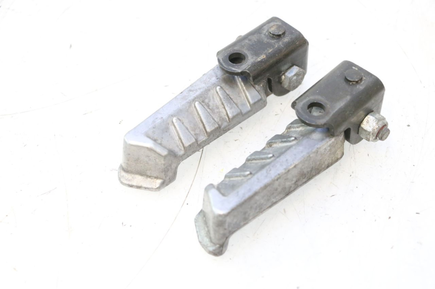 photo de PAIRE CALE PIED ARRIERE PEUGEOT LUDIX SNAKE 2T 50 (2004 - 2014) - Détail de la pièce