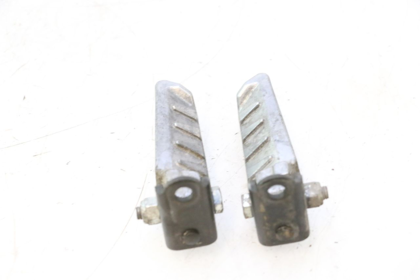 photo de PAIRE CALE PIED ARRIERE PEUGEOT LUDIX SNAKE 2T 50 (2004 - 2014) - Autre angle de vue