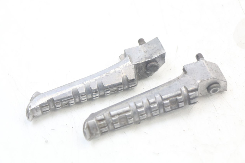 photo de PAIRE CALE PIED ARRIERE MBK MACH G AC 50 (2002 - 2014) - Zoom état d’usage