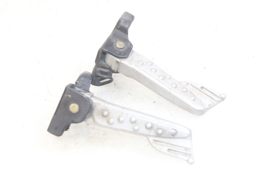 photo de PAIRE CALE PIED ARRIERE SYM MIO 50 (2011 - 2017) - Vue principale