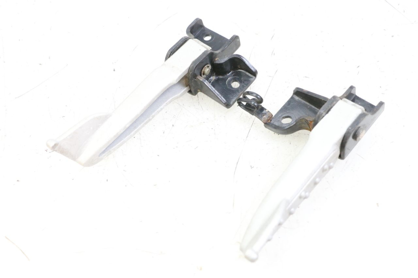 photo de PAIRE CALE PIED ARRIERE SYM MIO 50 (2011 - 2017) - Zoom état d’usage