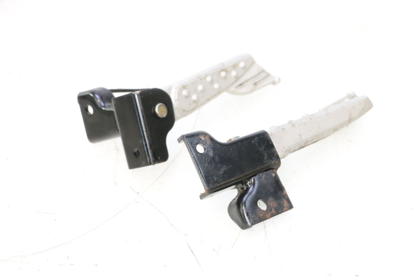 photo de PAIRE CALE PIED ARRIERE SYM MIO 50 (2005 - 2010) - Vue d’ensemble