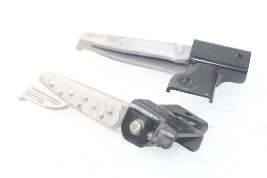 photo de PAIRE CALE PIED ARRIERE SYM MIO 100 (2006 - 2017) - Détail de la pièce